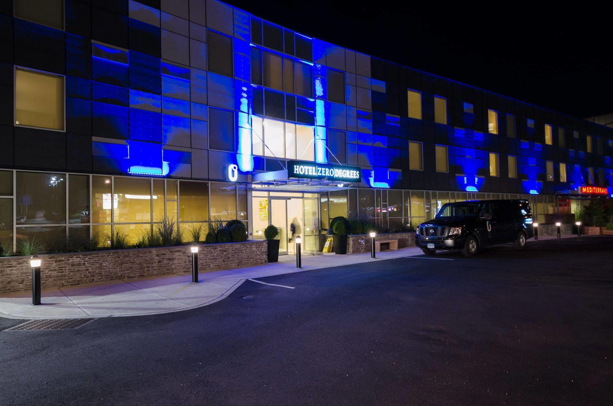 Hotel The Watershed Norwalk Exterior foto